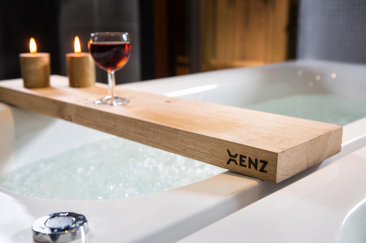 Badplank, onbehandeld rustiek eiken hout, 88x19x4 cm , antislip. - UITLOPEND
