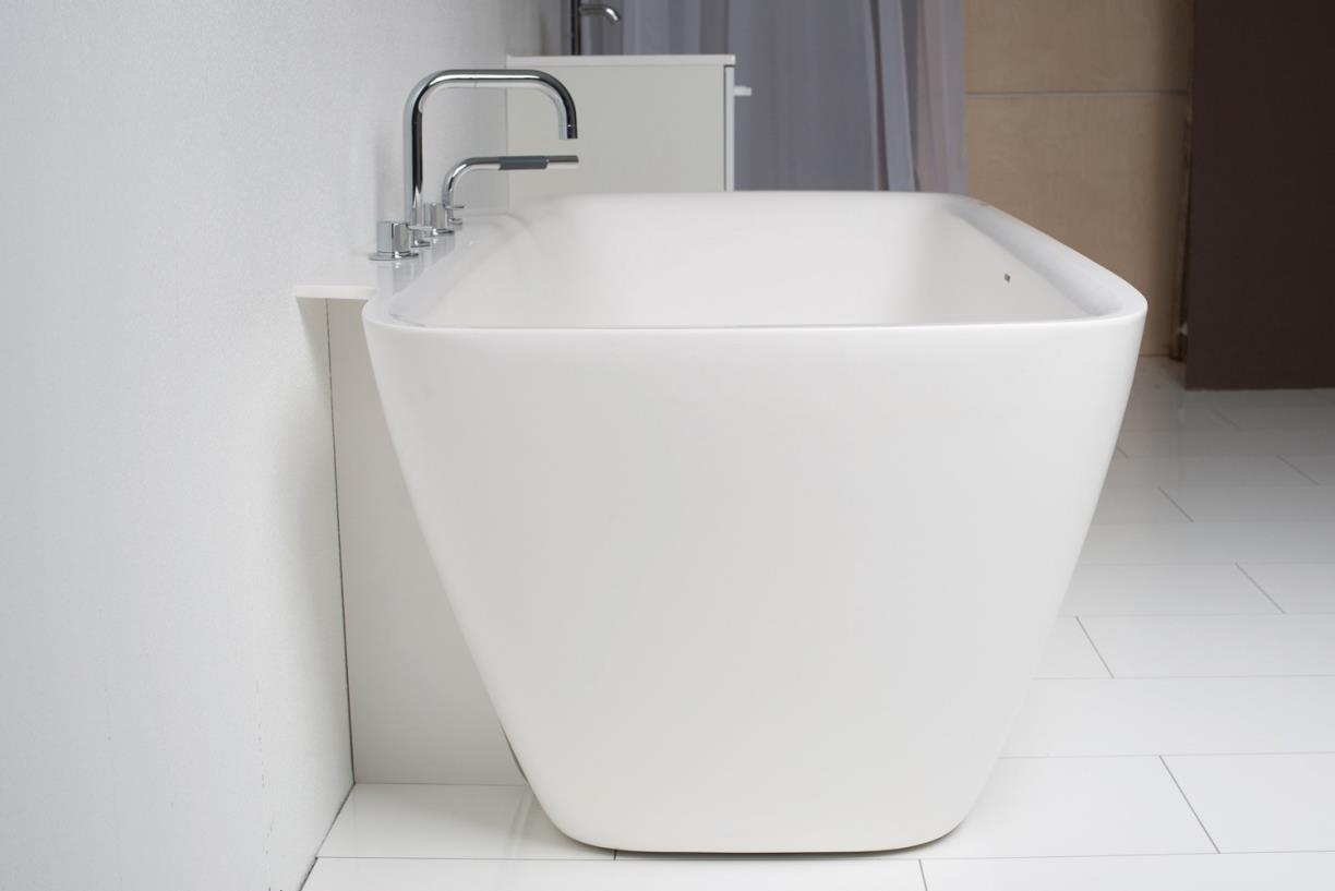 Set zijpanelen tbv Romeo basis (onder plateau/kraanvlak) i.c.m. bad Solid Surface - UITLOPEND